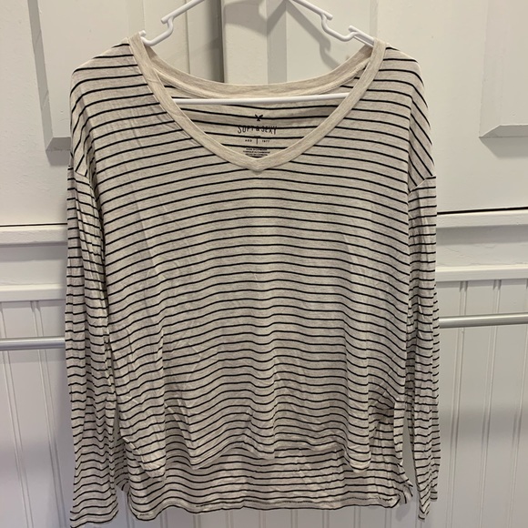 American Eagle Outfitters Tops - American Eagle long sleeve v neck